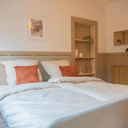 Zentrale Fusslaeufig Zu Weser Und Innenstadt Bréma