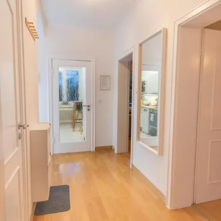 Zentrale Fusslaeufig Zu Weser Und Innenstadt *