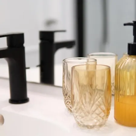 Zentrale Fusslaeufig Zu Weser Und Innenstadt *