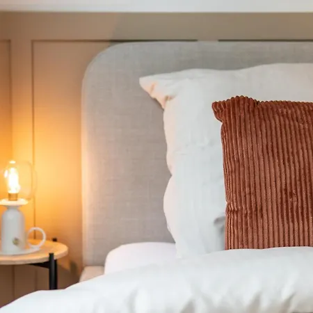 Zentrale Fusslaeufig Zu Weser Und Innenstadt * Bremen