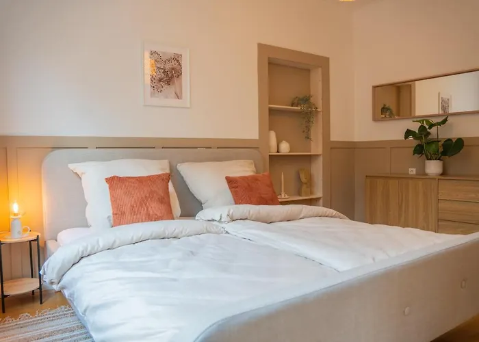 Zentrale Fusslaeufig Zu Weser Und Innenstadt Бремен