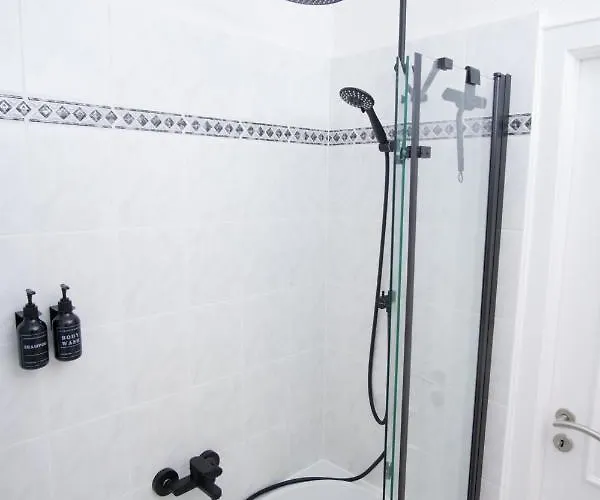 Zentrale Fusslaeufig Zu Weser Und Innenstadt