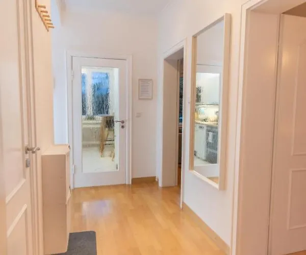 Zentrale Fusslaeufig Zu Weser Und Innenstadt *