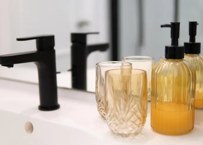 Zentrale Fusslaeufig Zu Weser Und Innenstadt *